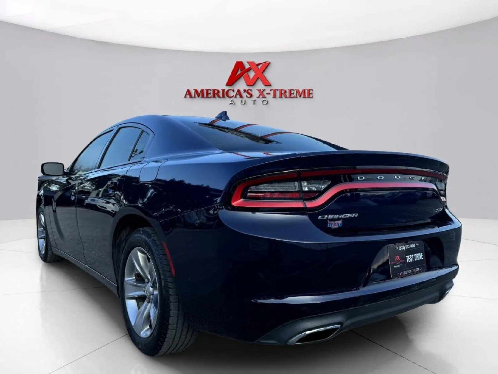 2016 Dodge Charger SXT photo 3