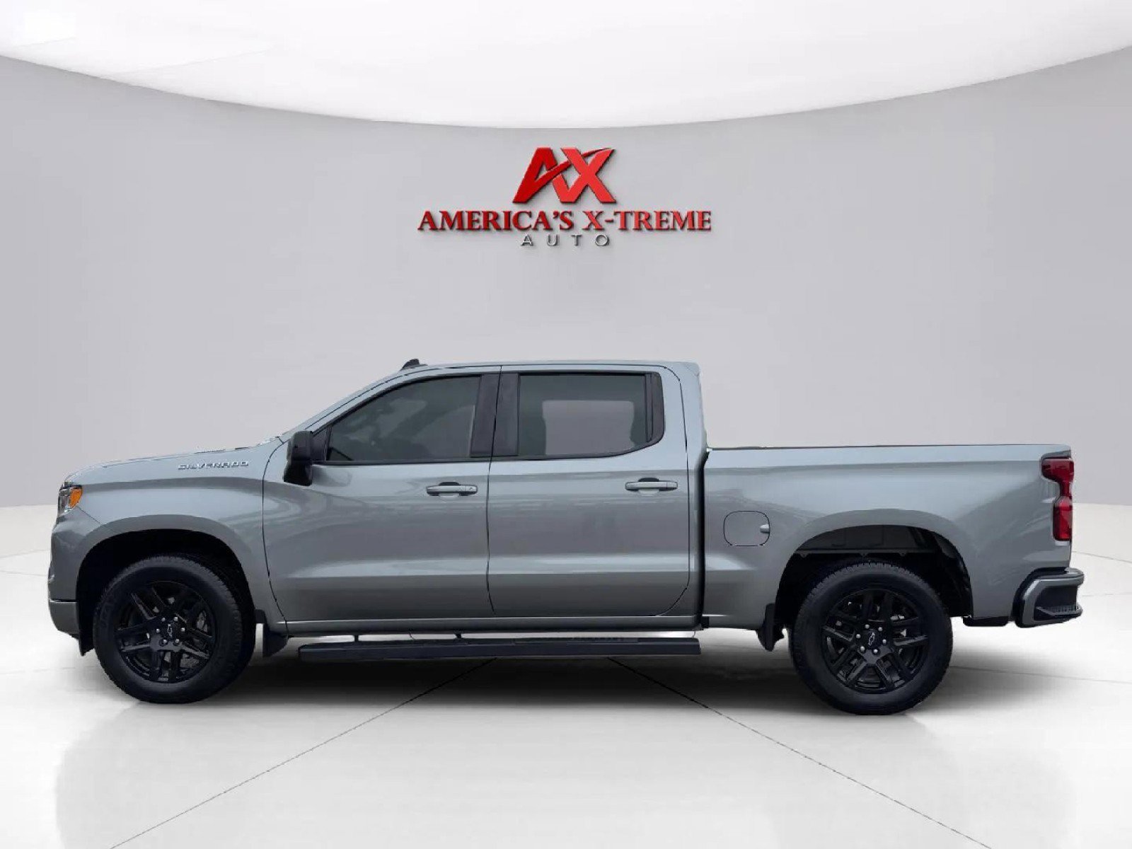 2023 Chevrolet Silverado 1500 RST photo 2
