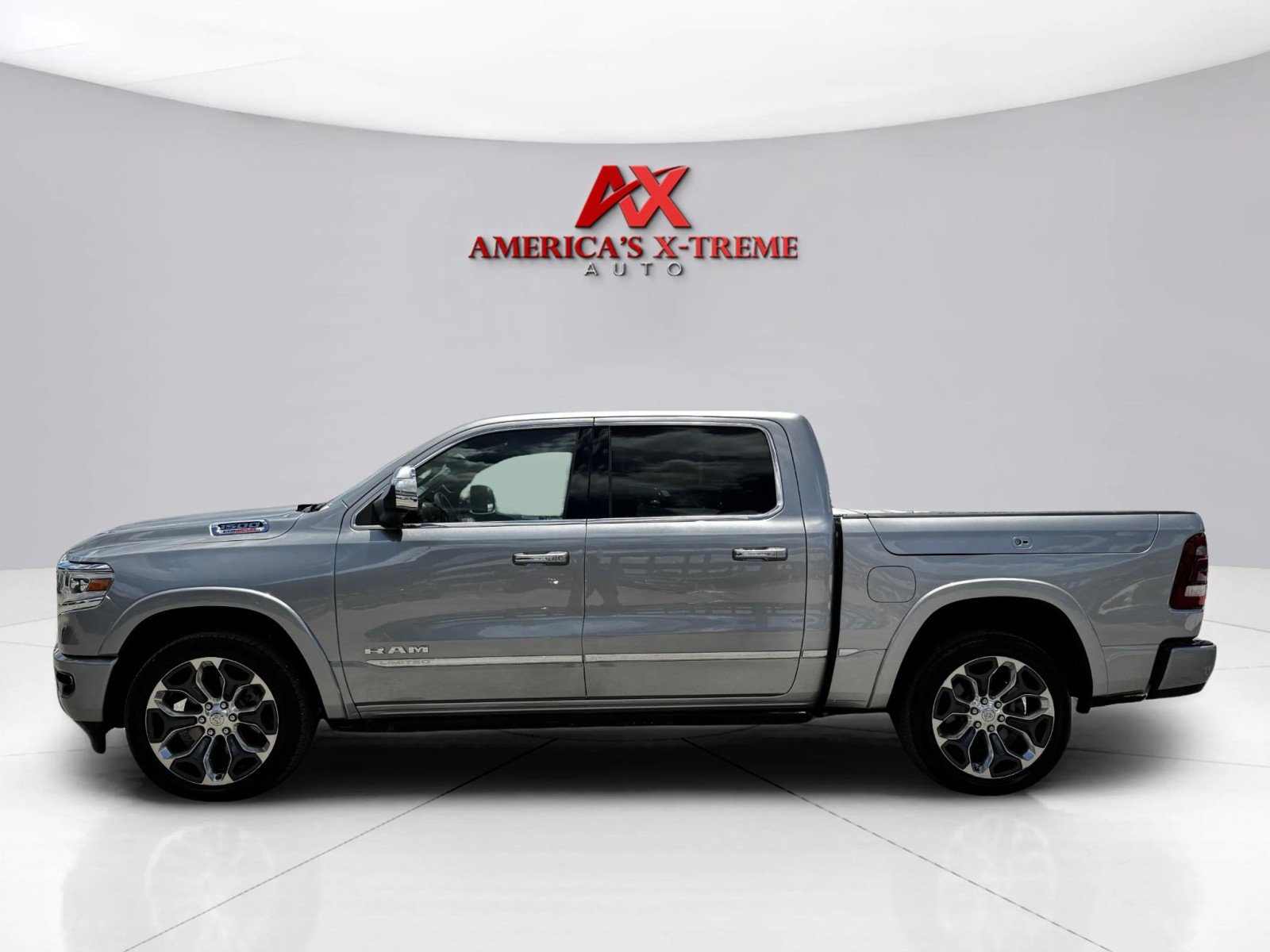 2022 Ram 1500 Limited photo 2