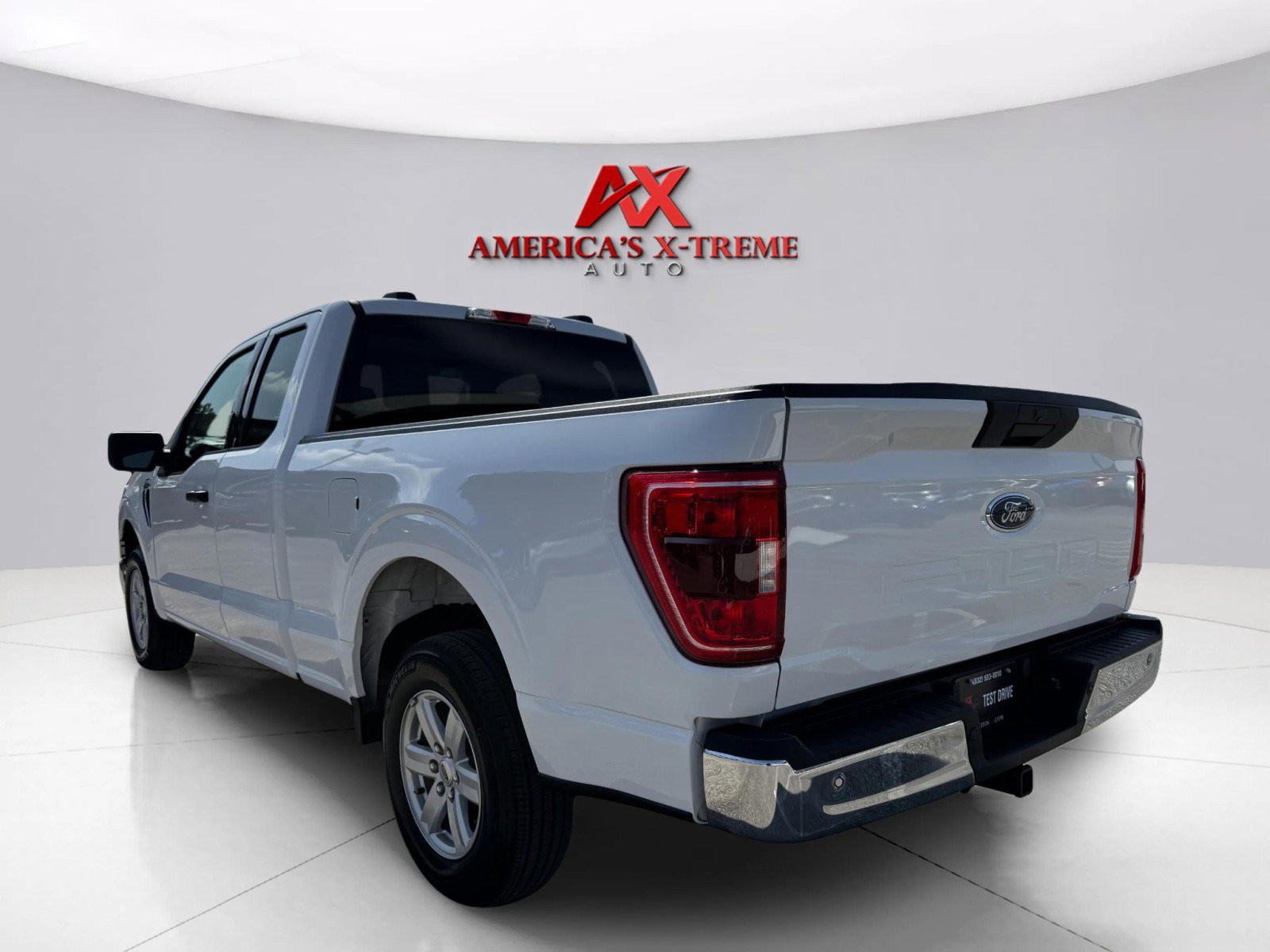 2023 Ford F-150 XLT photo 3