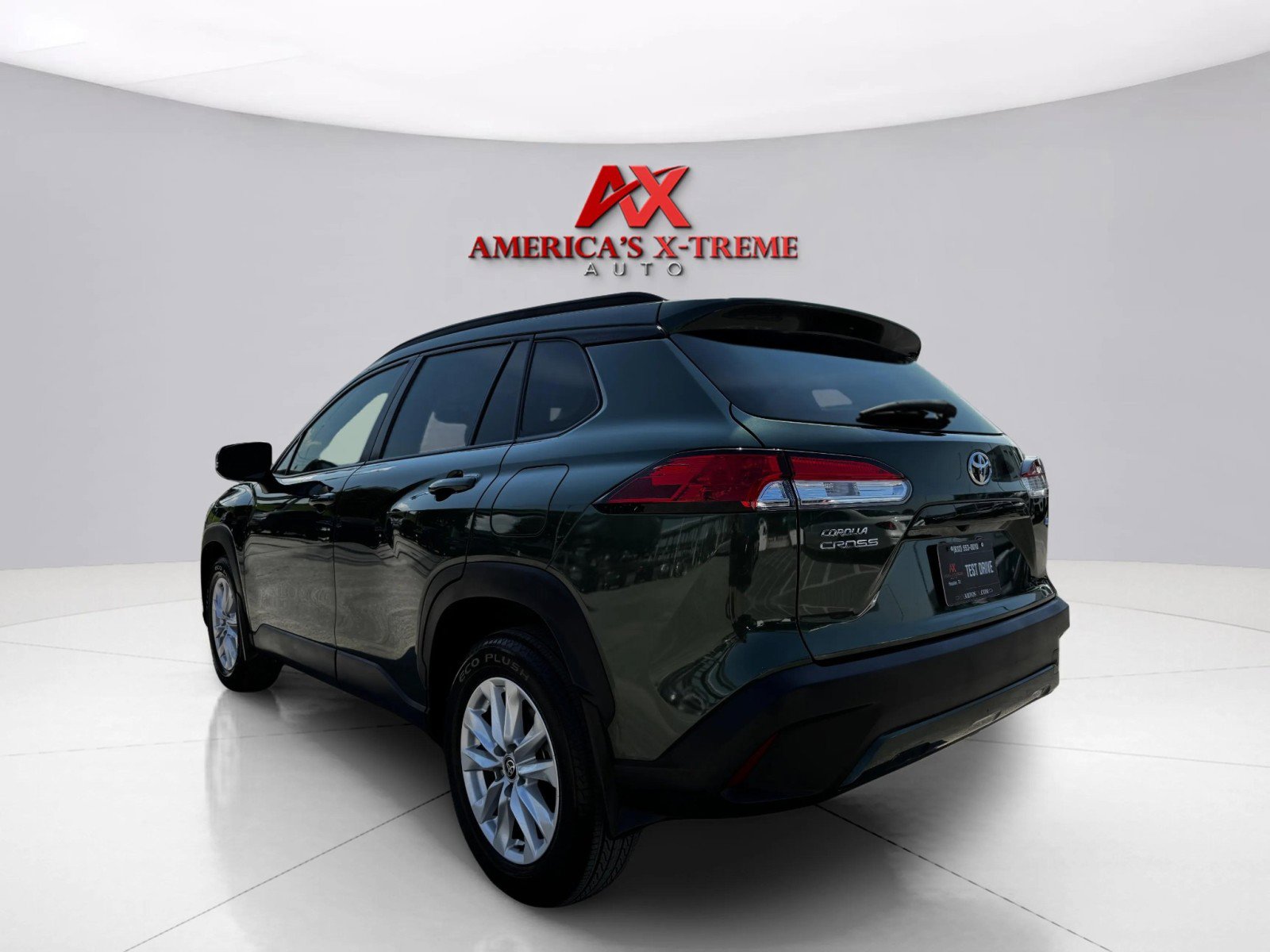 2022 Toyota Corolla Cross LE photo 2
