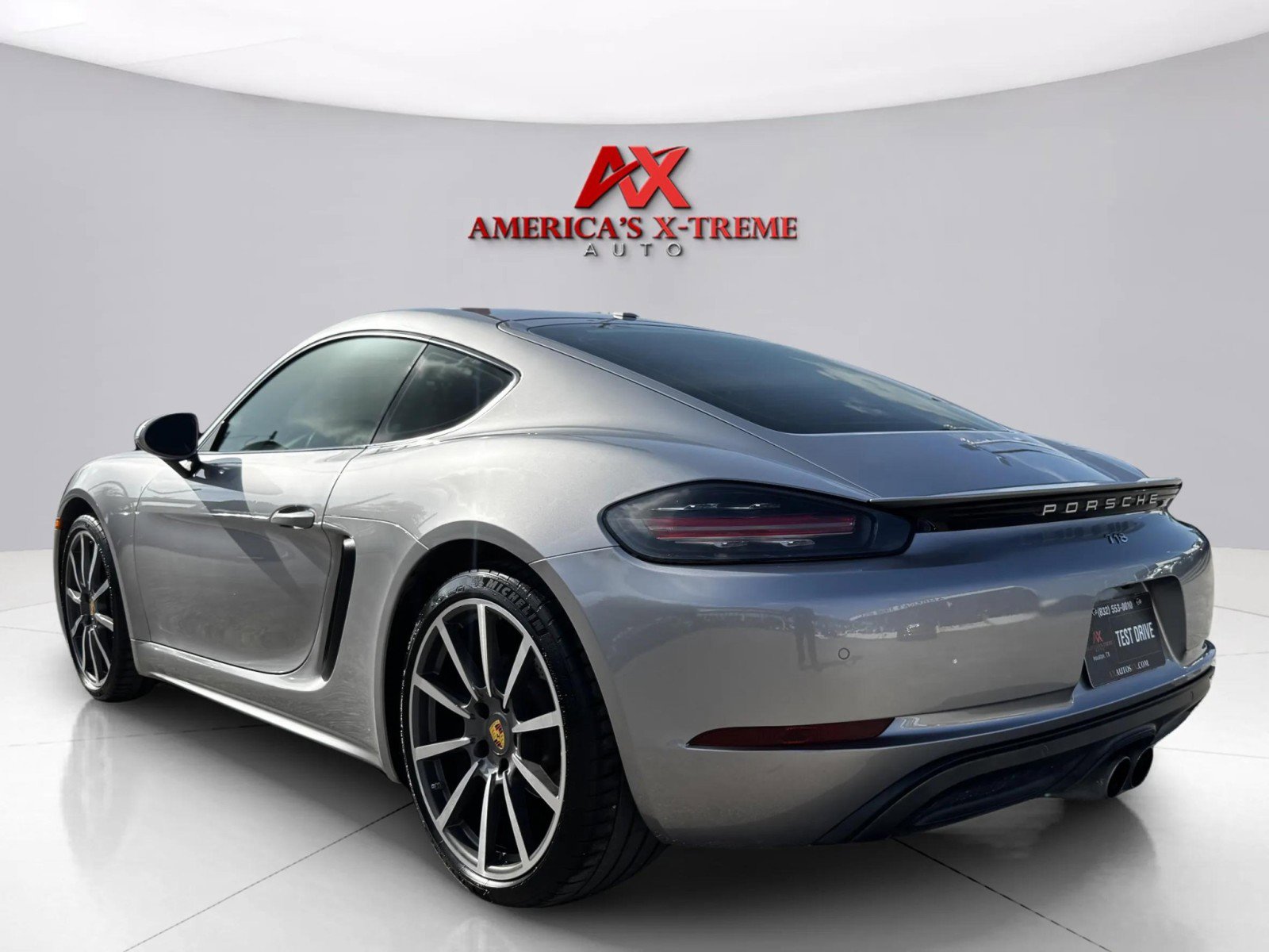 2018 Porsche Cayman Base photo 3