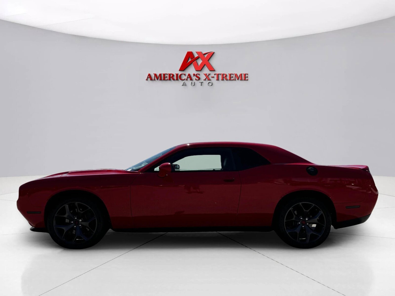2019 Dodge Challenger SXT photo 2