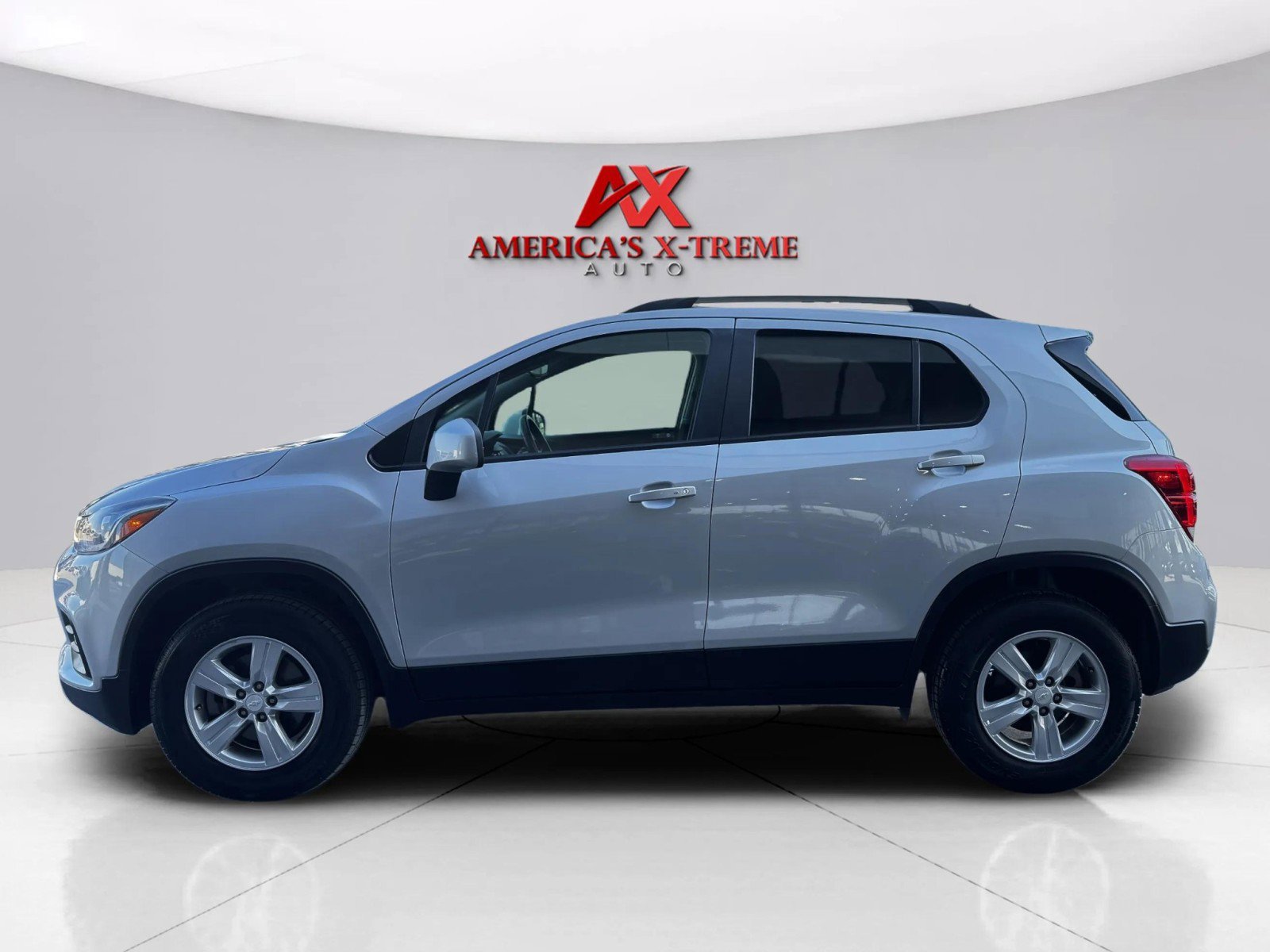 2021 Chevrolet Trax LT photo 2