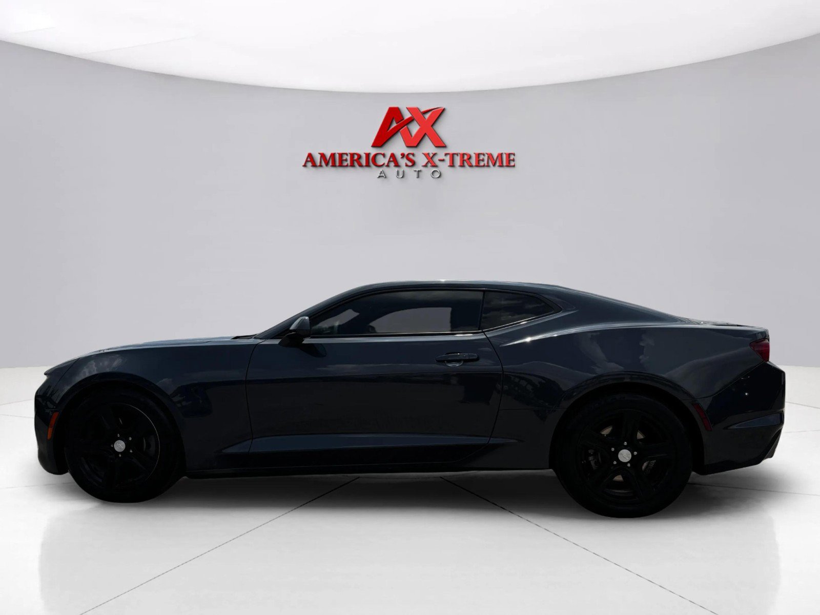 2023 Chevrolet Camaro 1LT photo 2