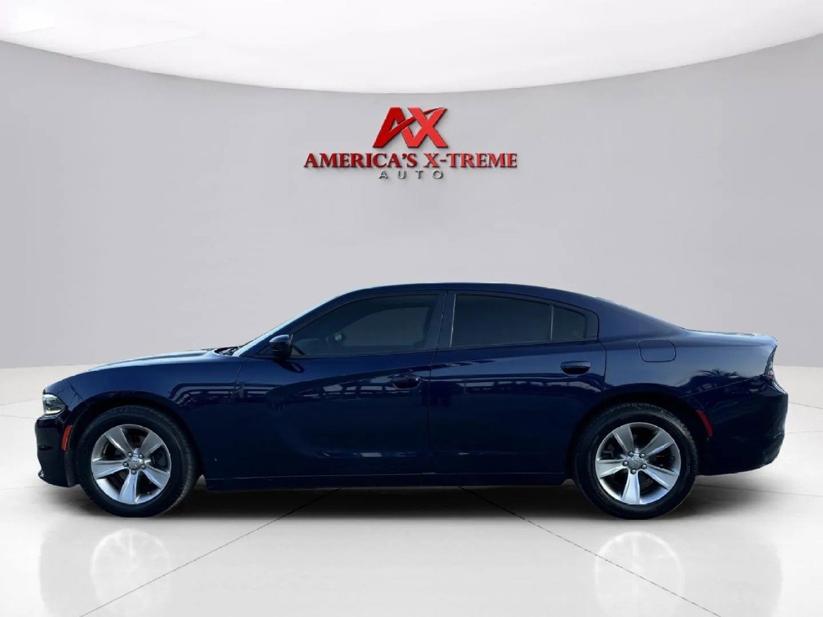 2016 Dodge Charger SXT photo 2