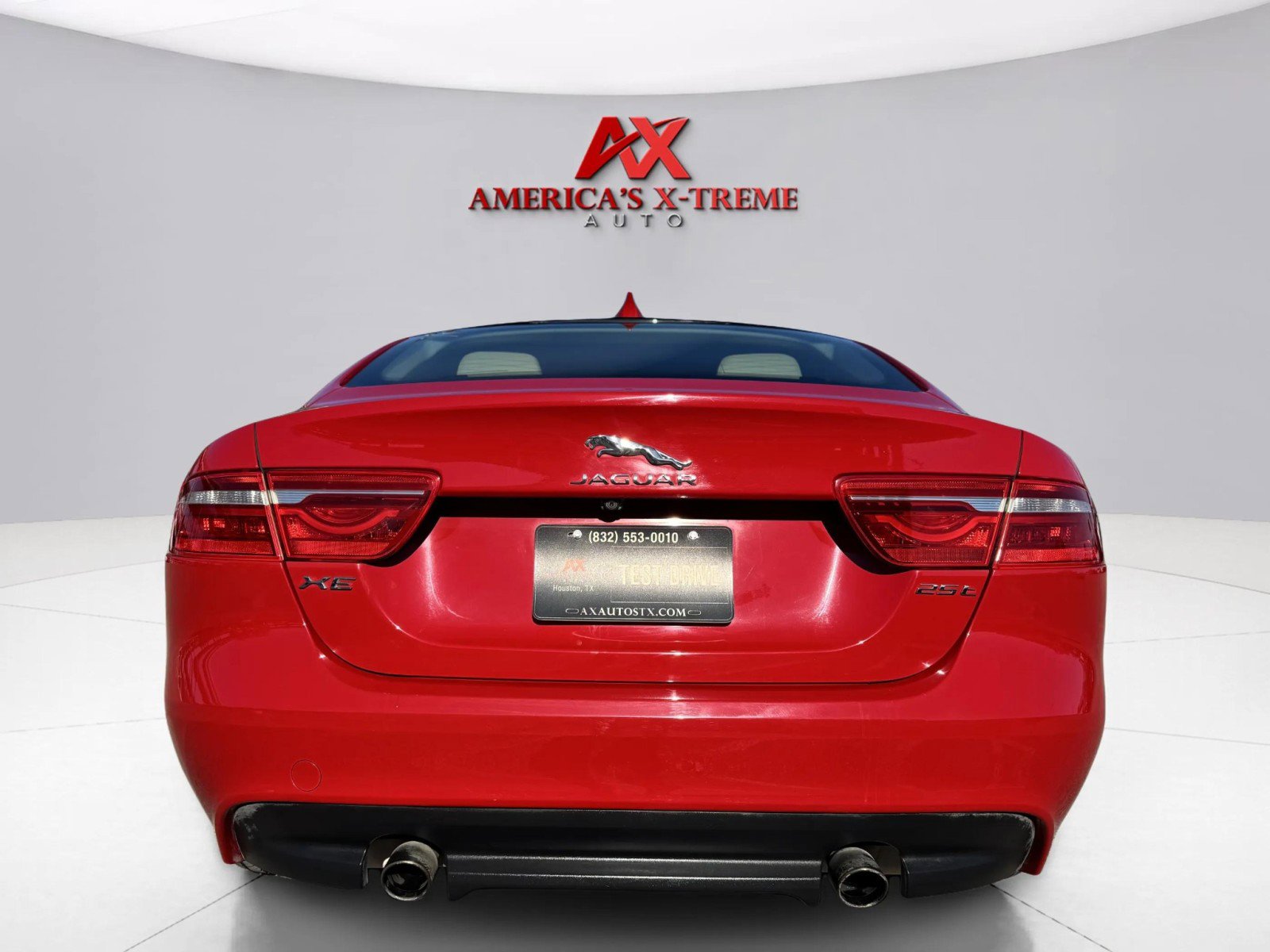 2019 Jaguar XE Premium photo 4