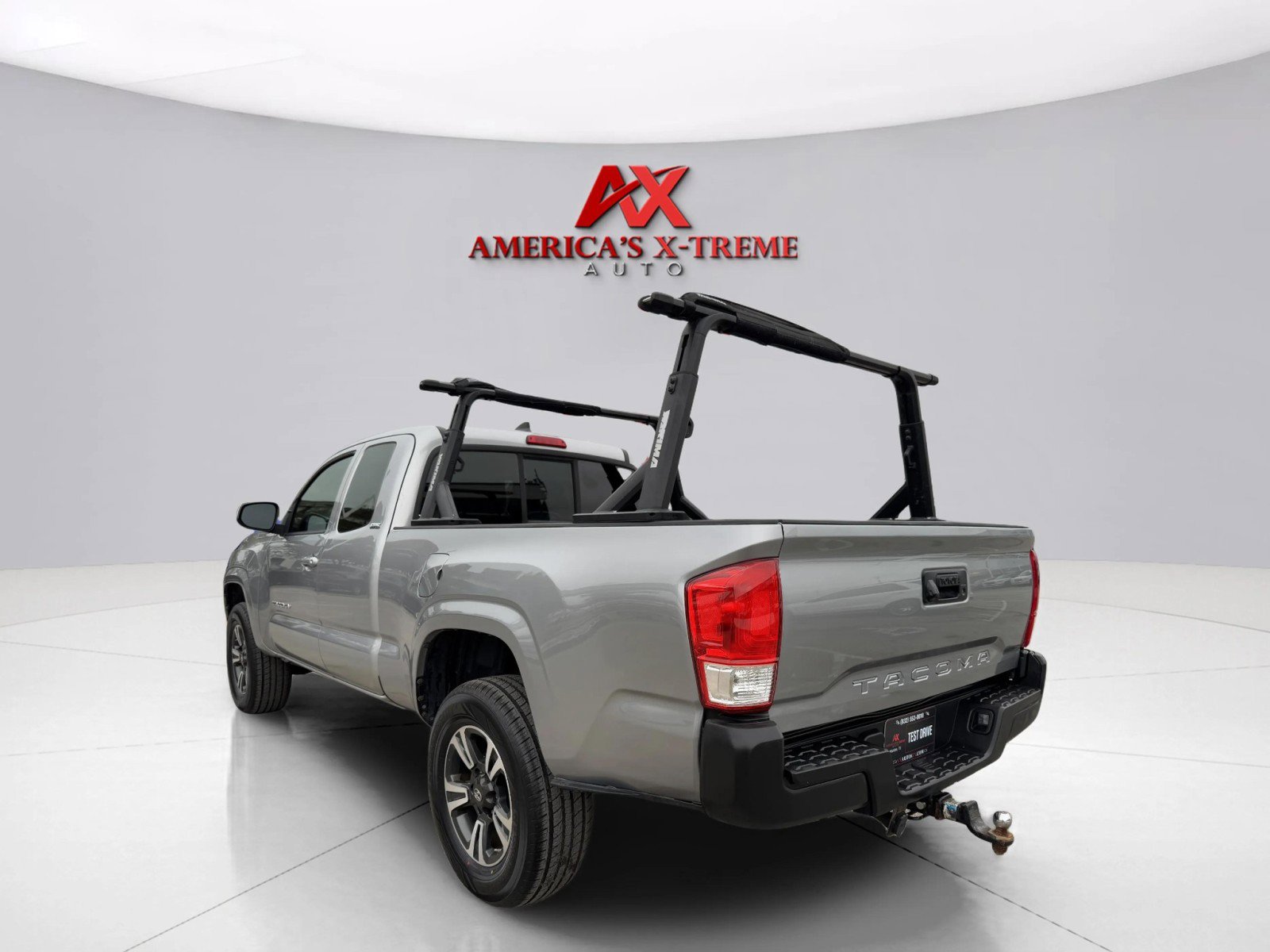 2017 Toyota Tacoma SR5 photo 3