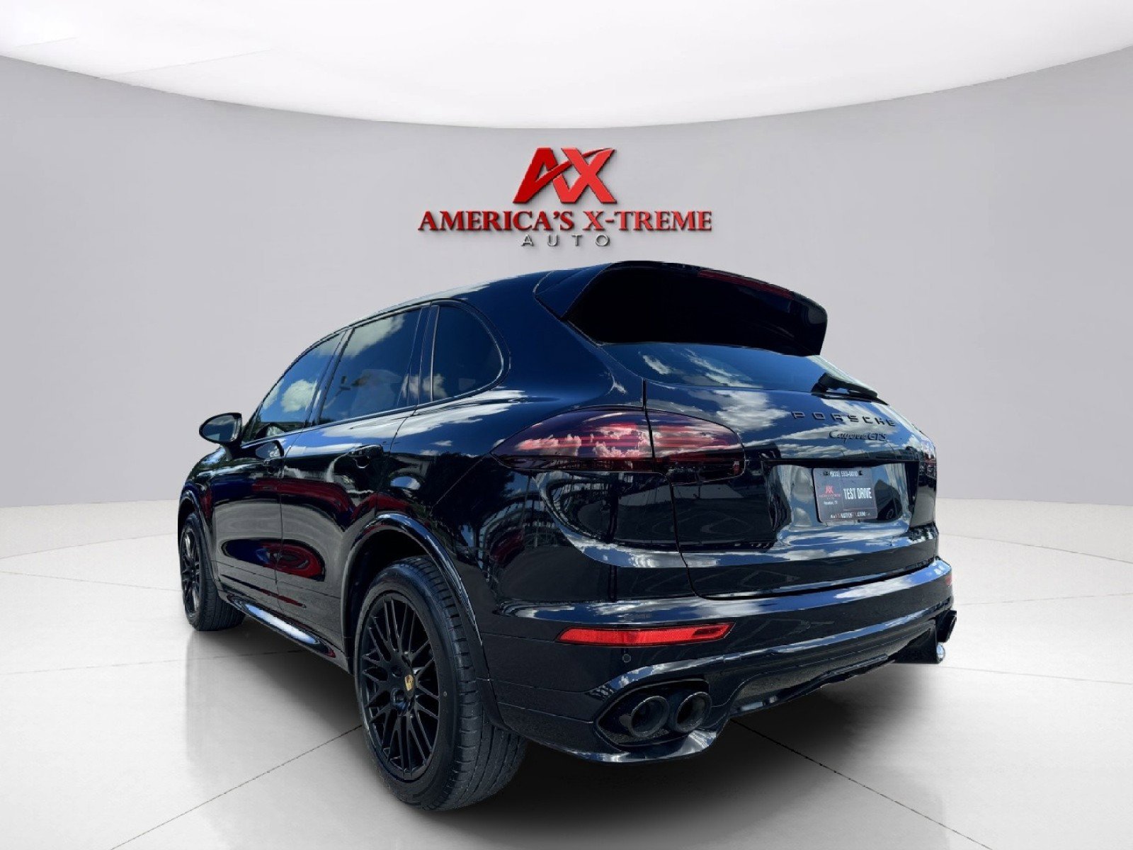 2017 Porsche Cayenne GTS photo 2