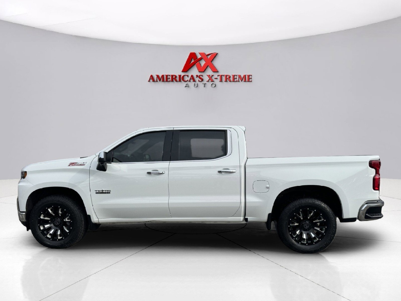 2022 Chevrolet Silverado 1500 LTZ photo 2