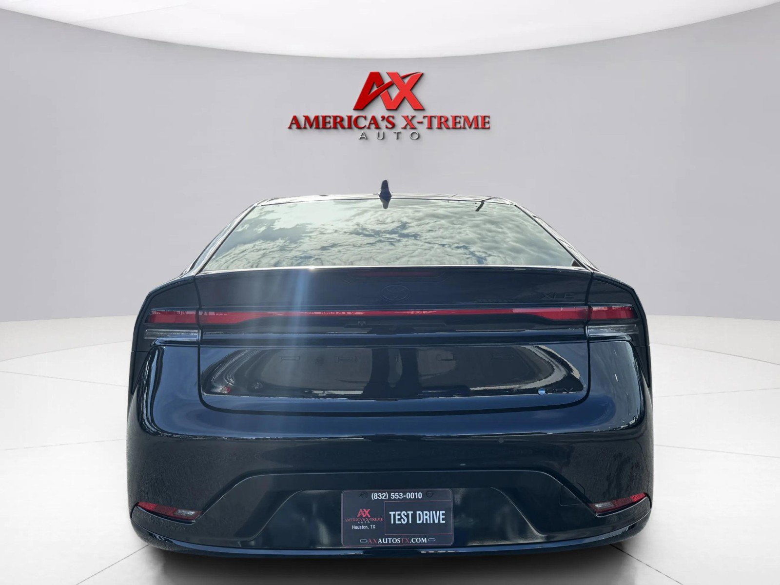 2025 Toyota Prius LE photo 4