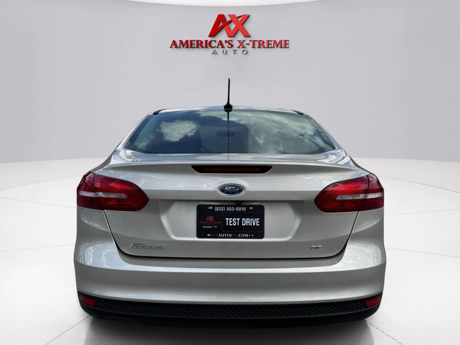 2018 Ford Focus SE photo 4