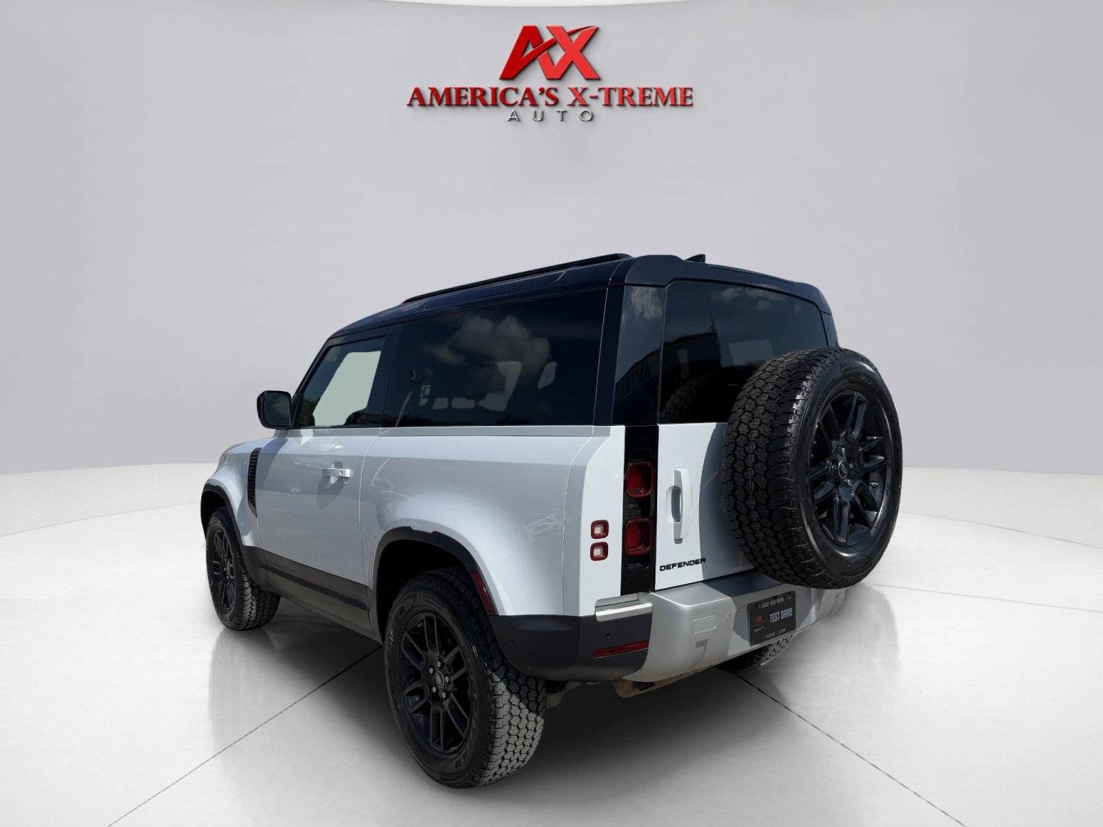 2021 Land Rover Defender Standard photo 3
