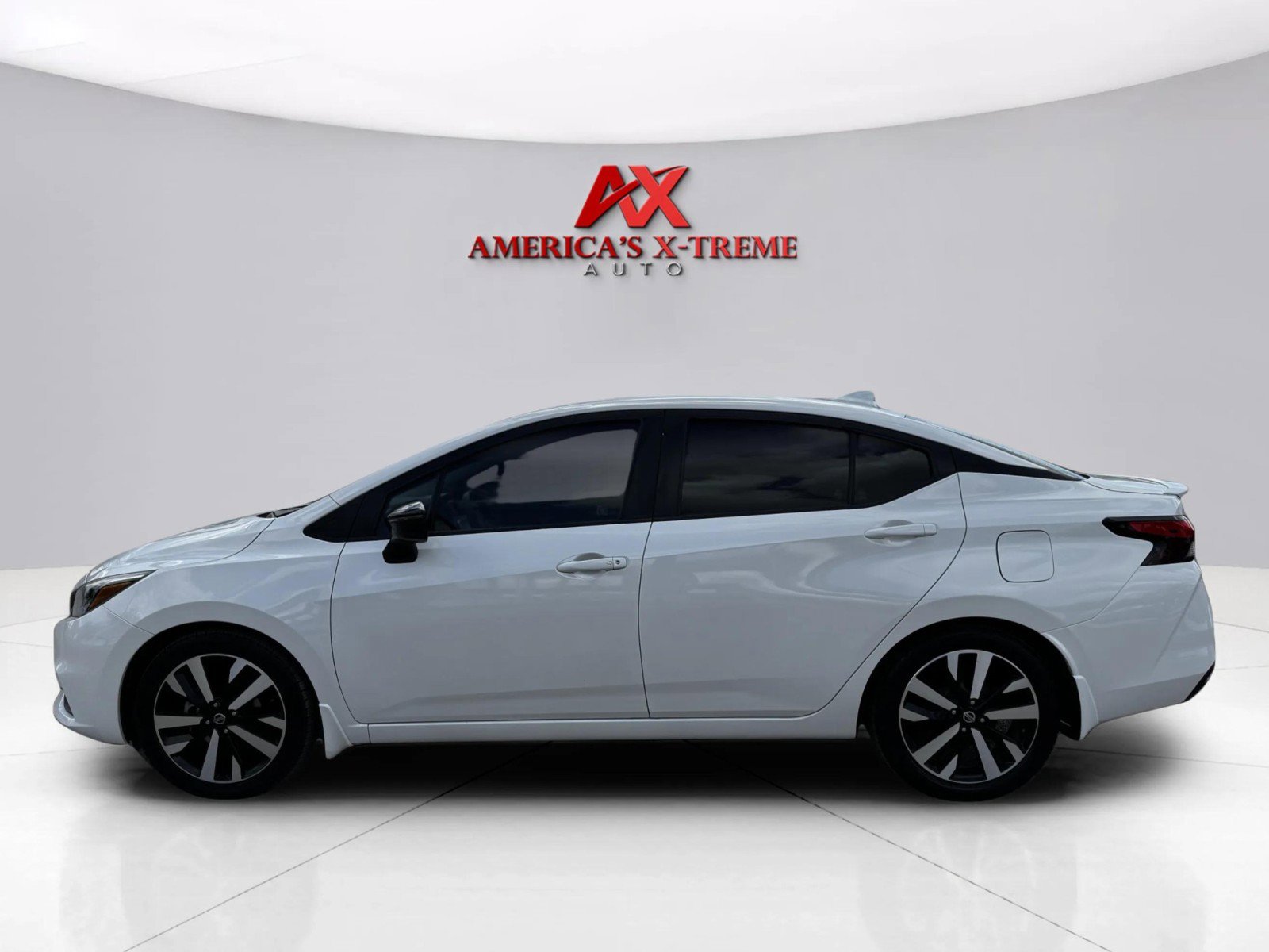 2021 Nissan Versa 1.6 SR photo 2