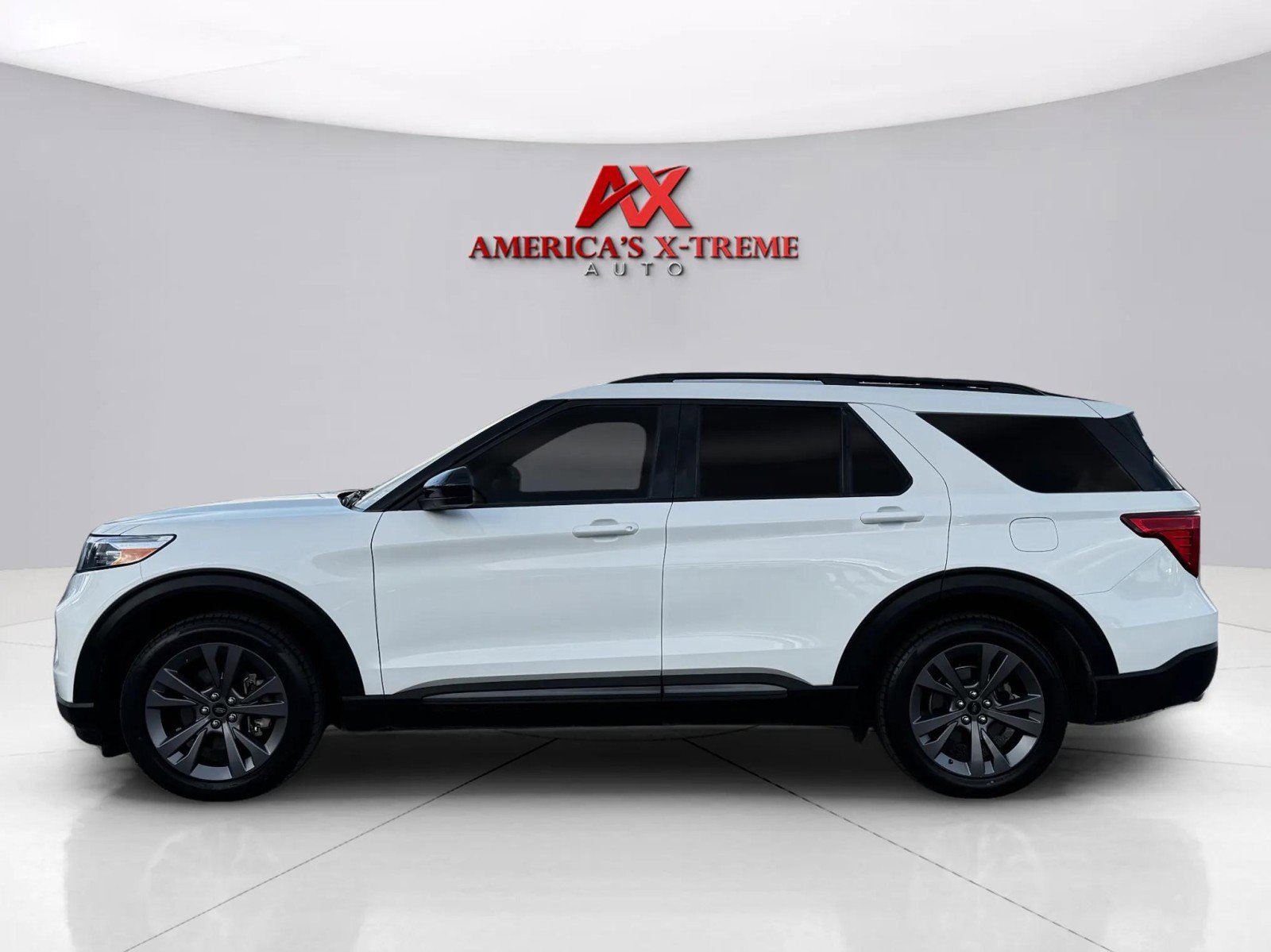 2022 Ford Explorer XLT photo 2