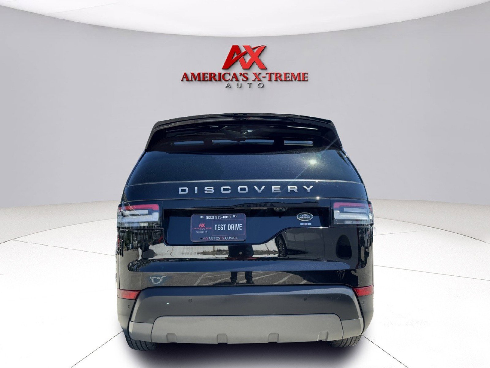 2017 Land Rover Discovery SE photo 4