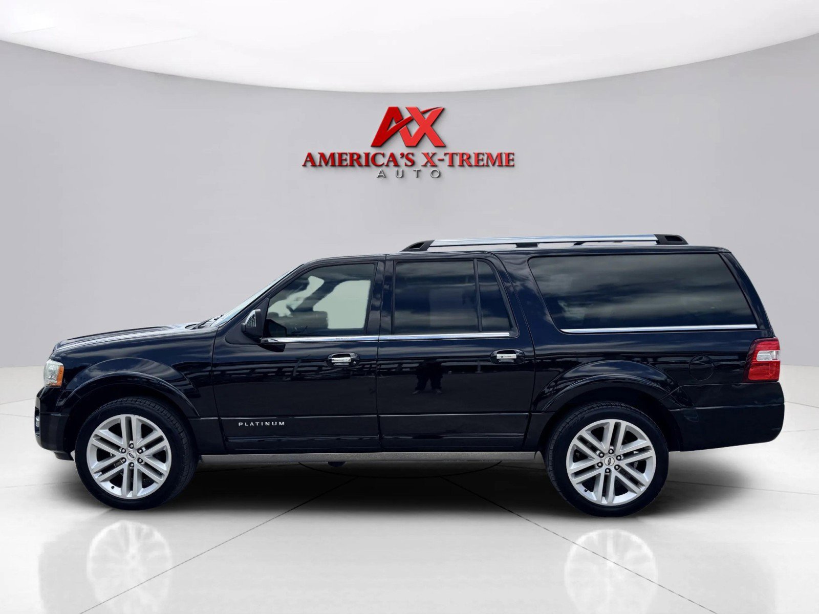 2016 Ford Expedition EL Platinum photo 2