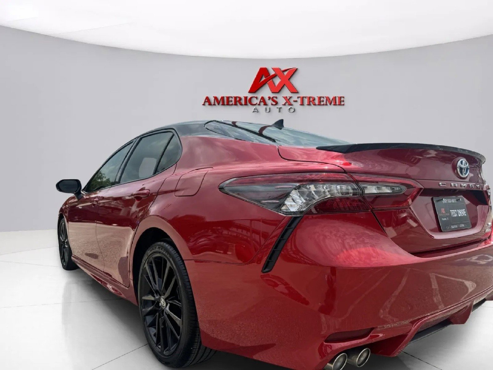 2022 Toyota Camry Hybrid XSE photo 3