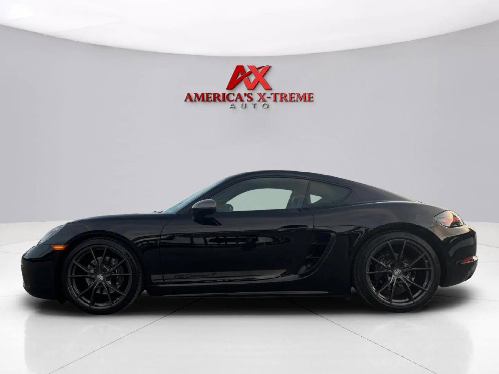 2022 Porsche Cayman T photo 2