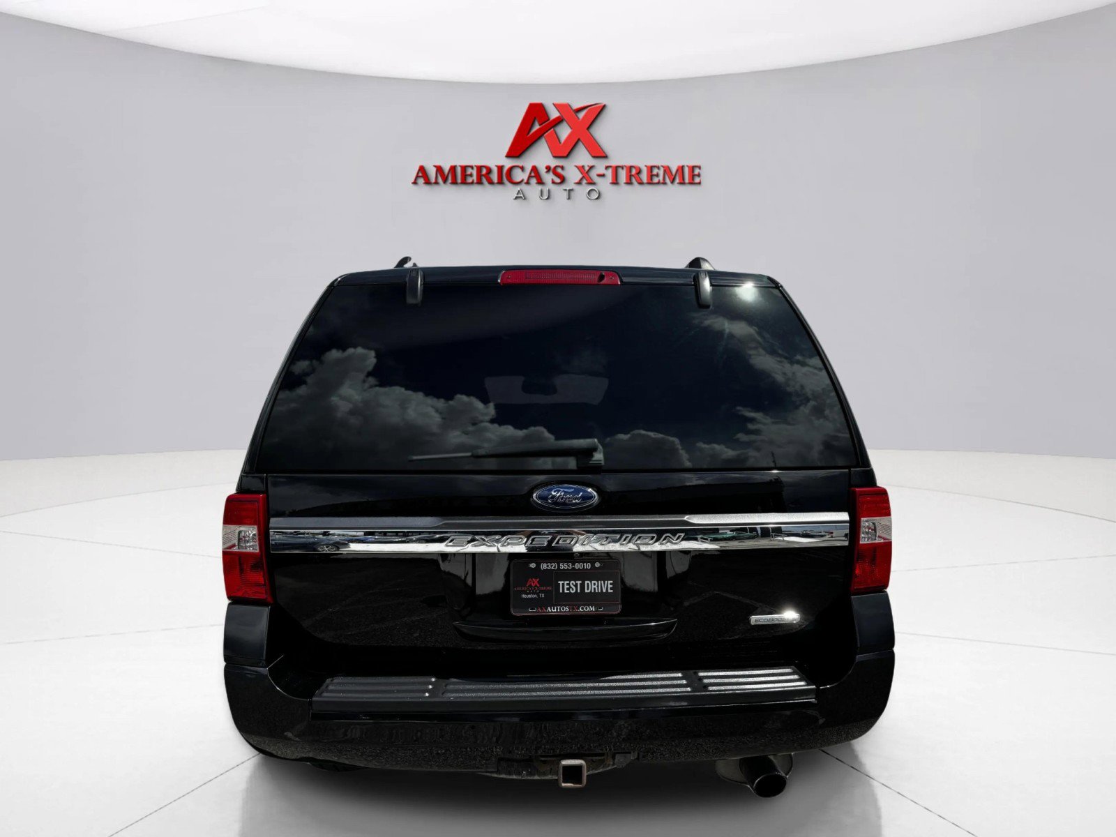 2017 Ford Expedition XLT photo 2
