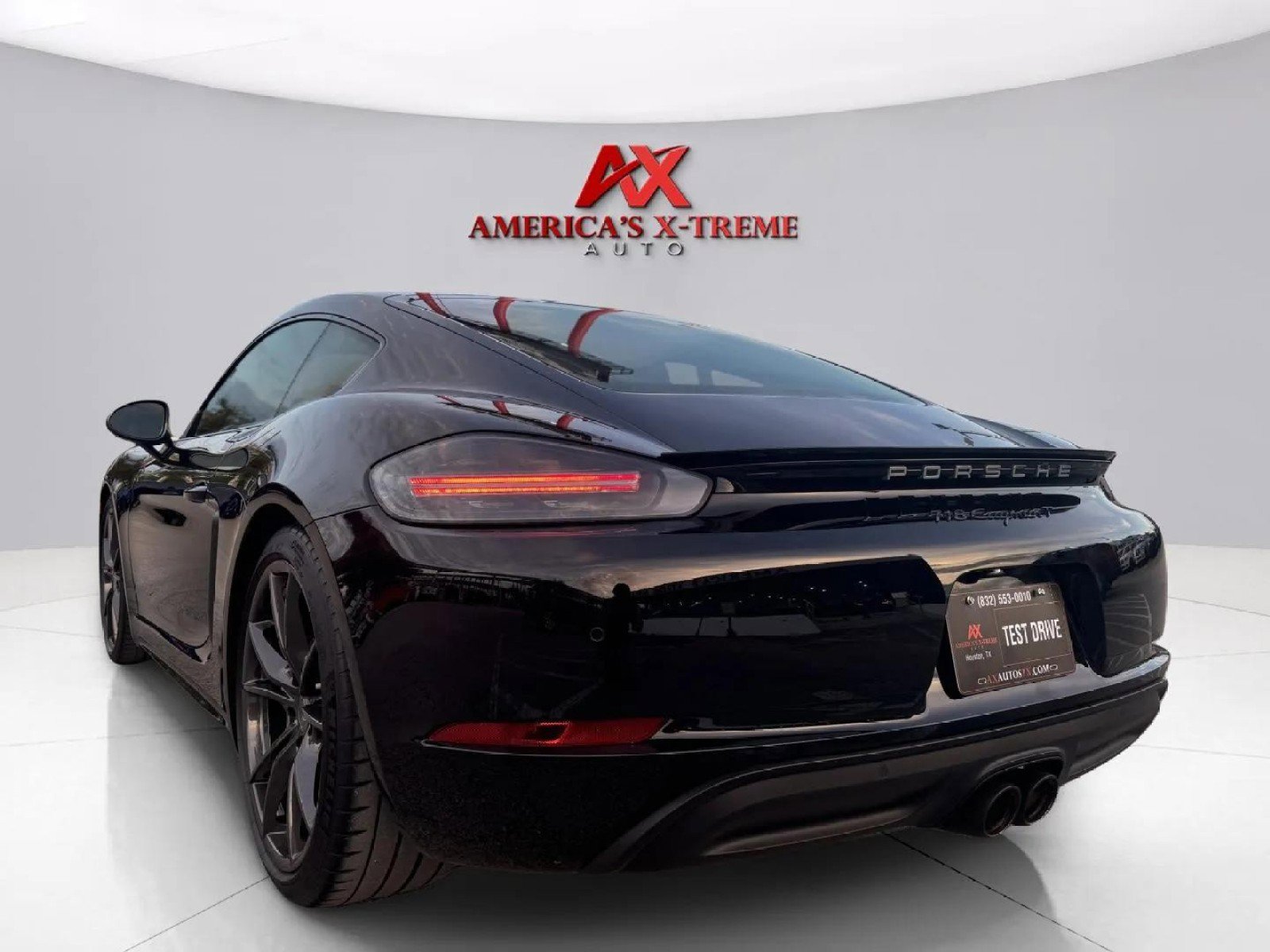 2022 Porsche Cayman T photo 3
