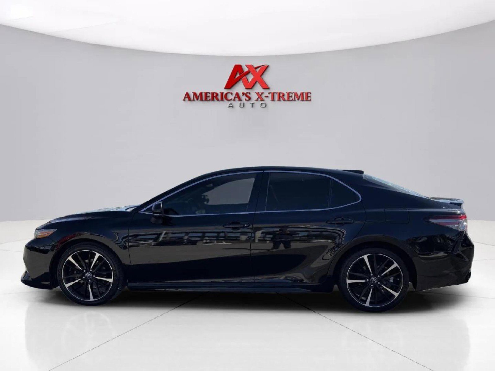 2019 Toyota Camry XSE photo 2