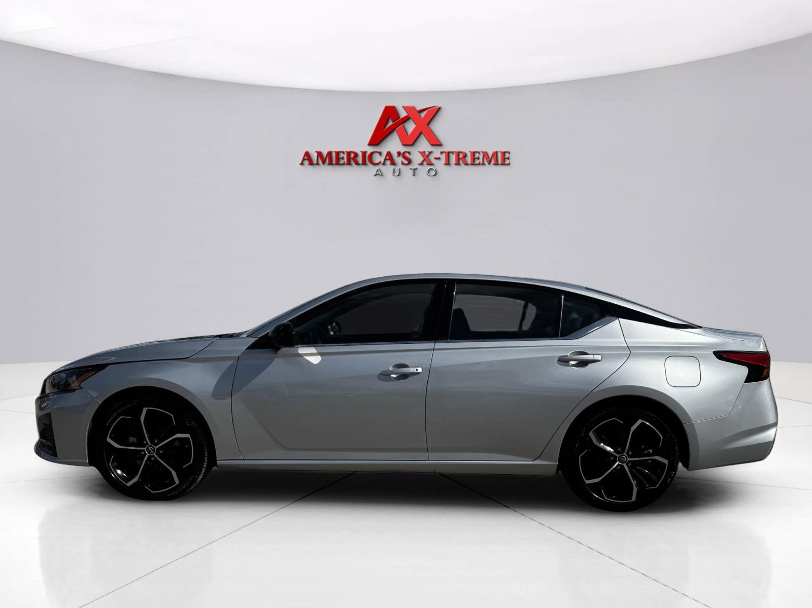 2024 Nissan Altima 2.5 SR photo 2