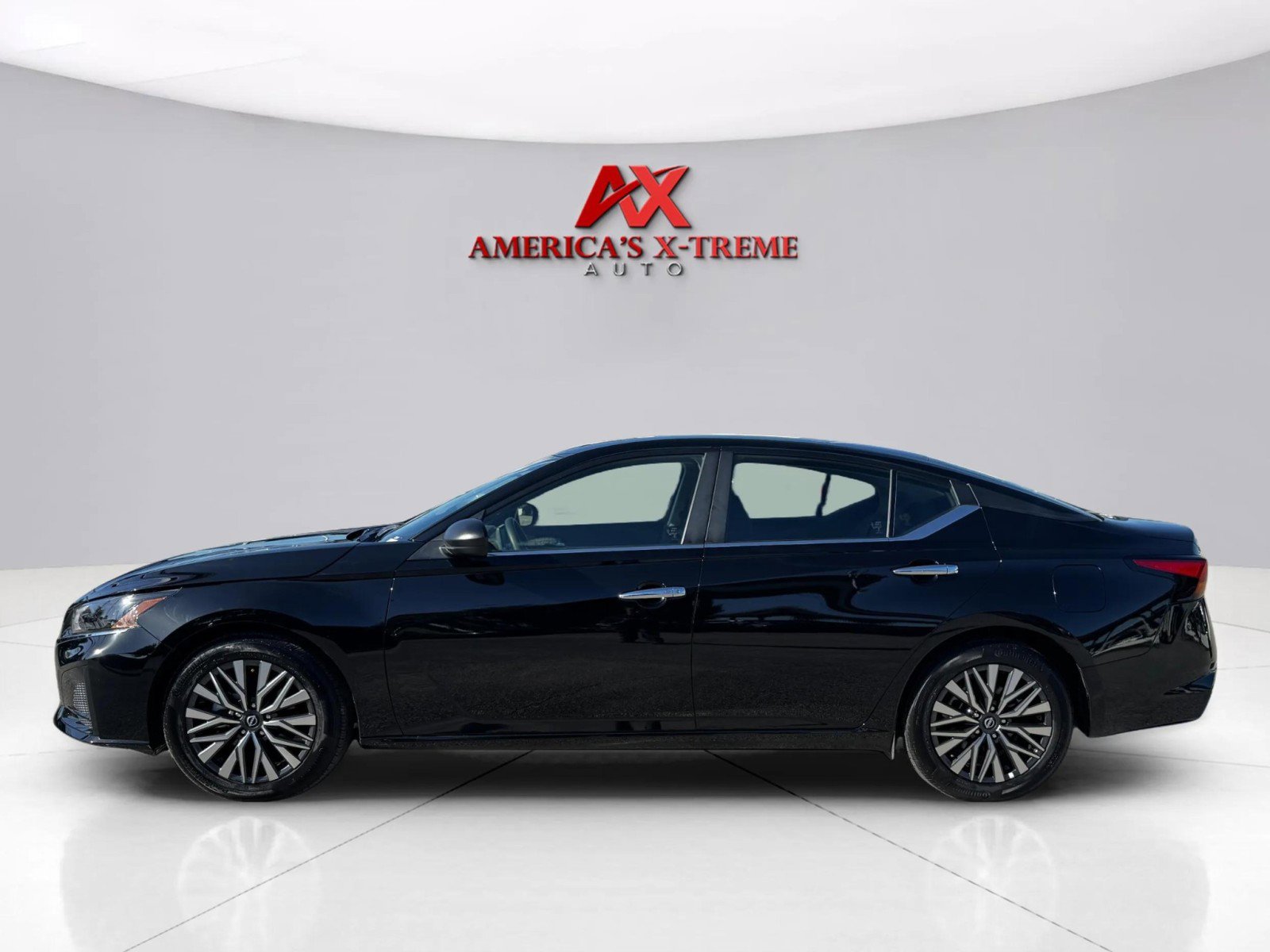 2025 Nissan Altima SV photo 2