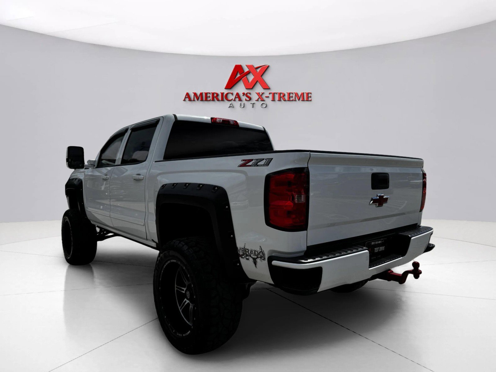 2018 Chevrolet Silverado 1500 photo 2