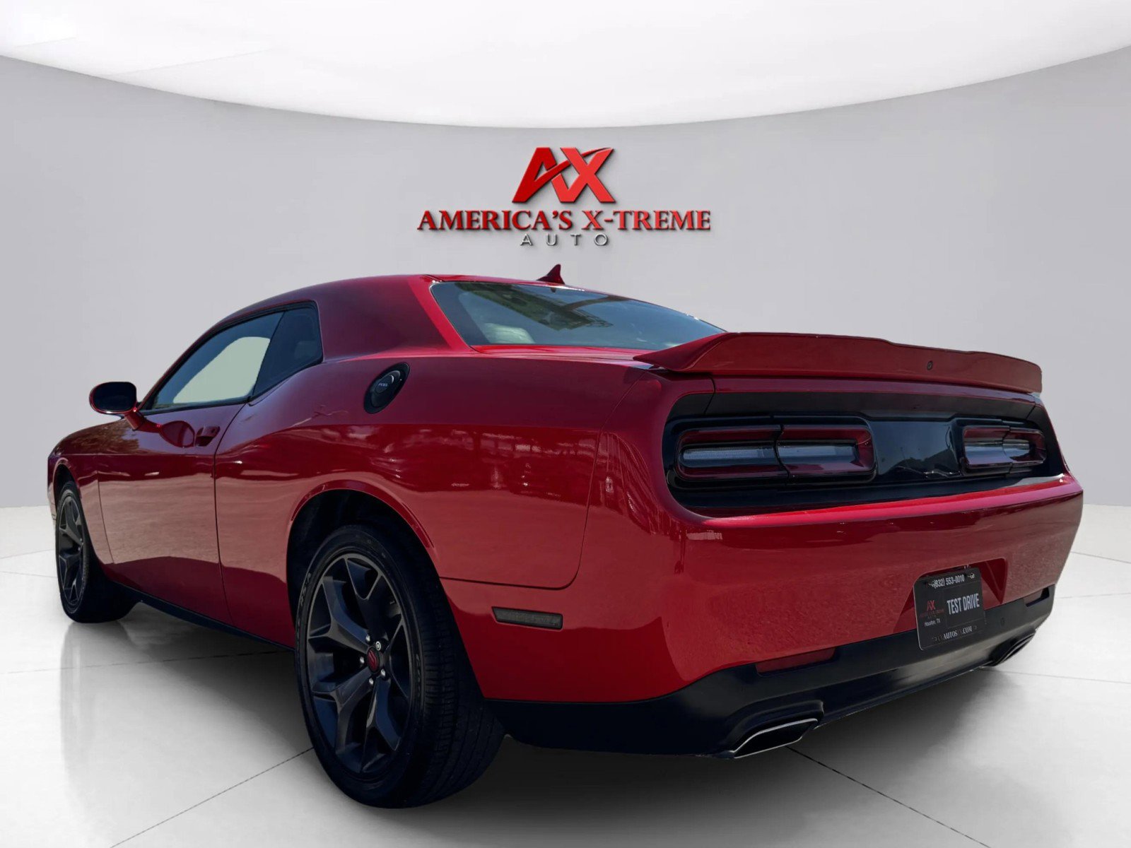 2019 Dodge Challenger SXT photo 3