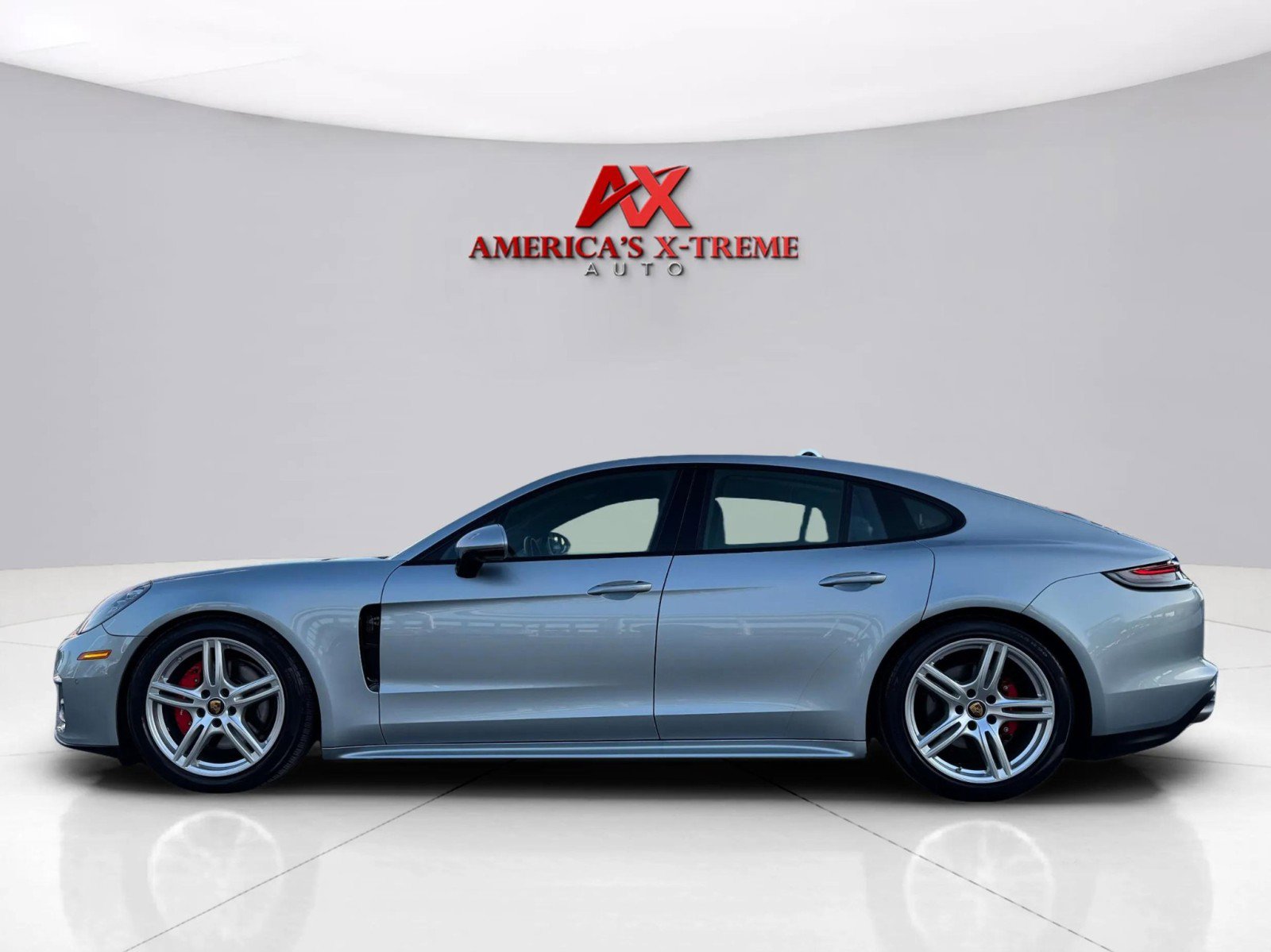 2021 Porsche Panamera 4S photo 2