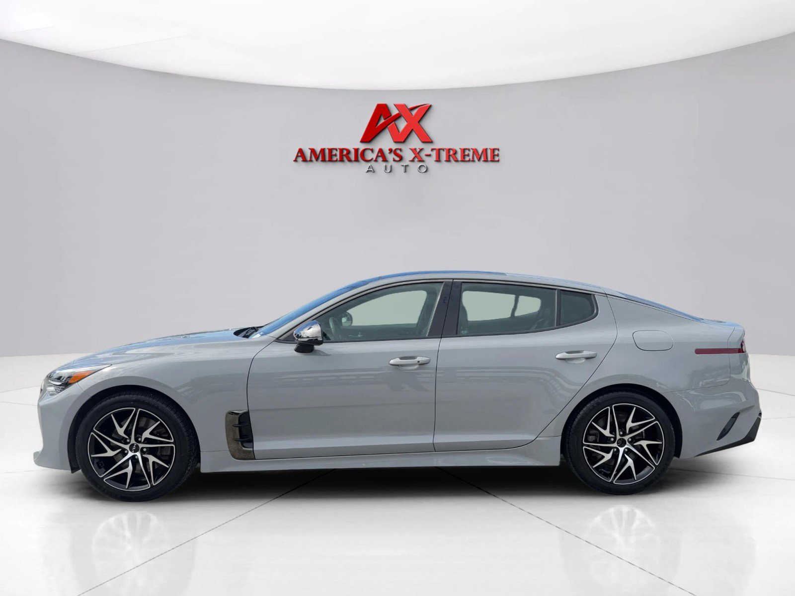 2023 Kia Stinger GT-Line photo 2