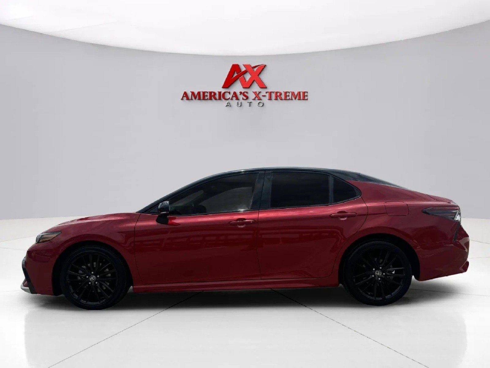 2022 Toyota Camry Hybrid XSE photo 2