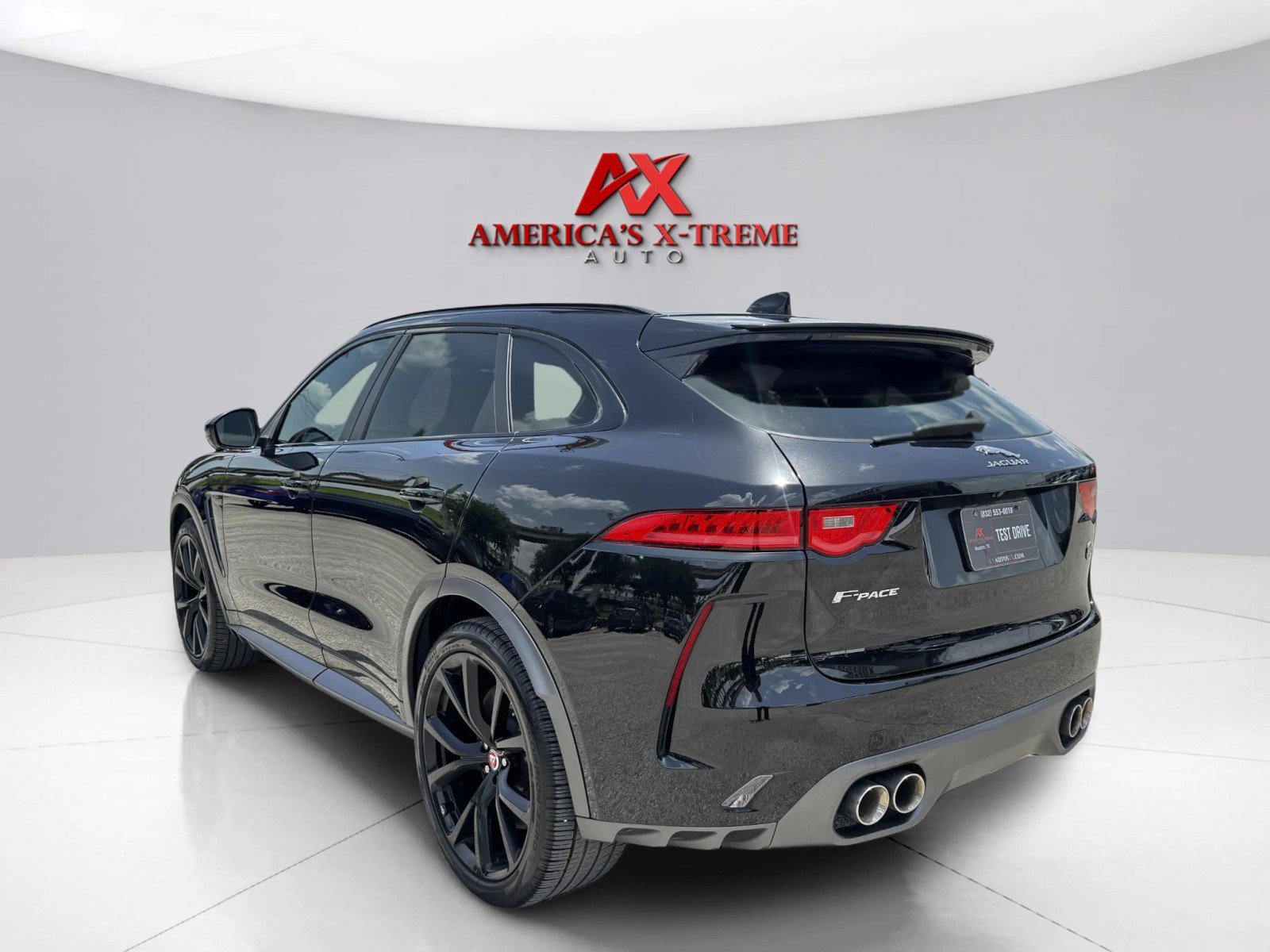 2019 Jaguar F-PACE SVR photo 3