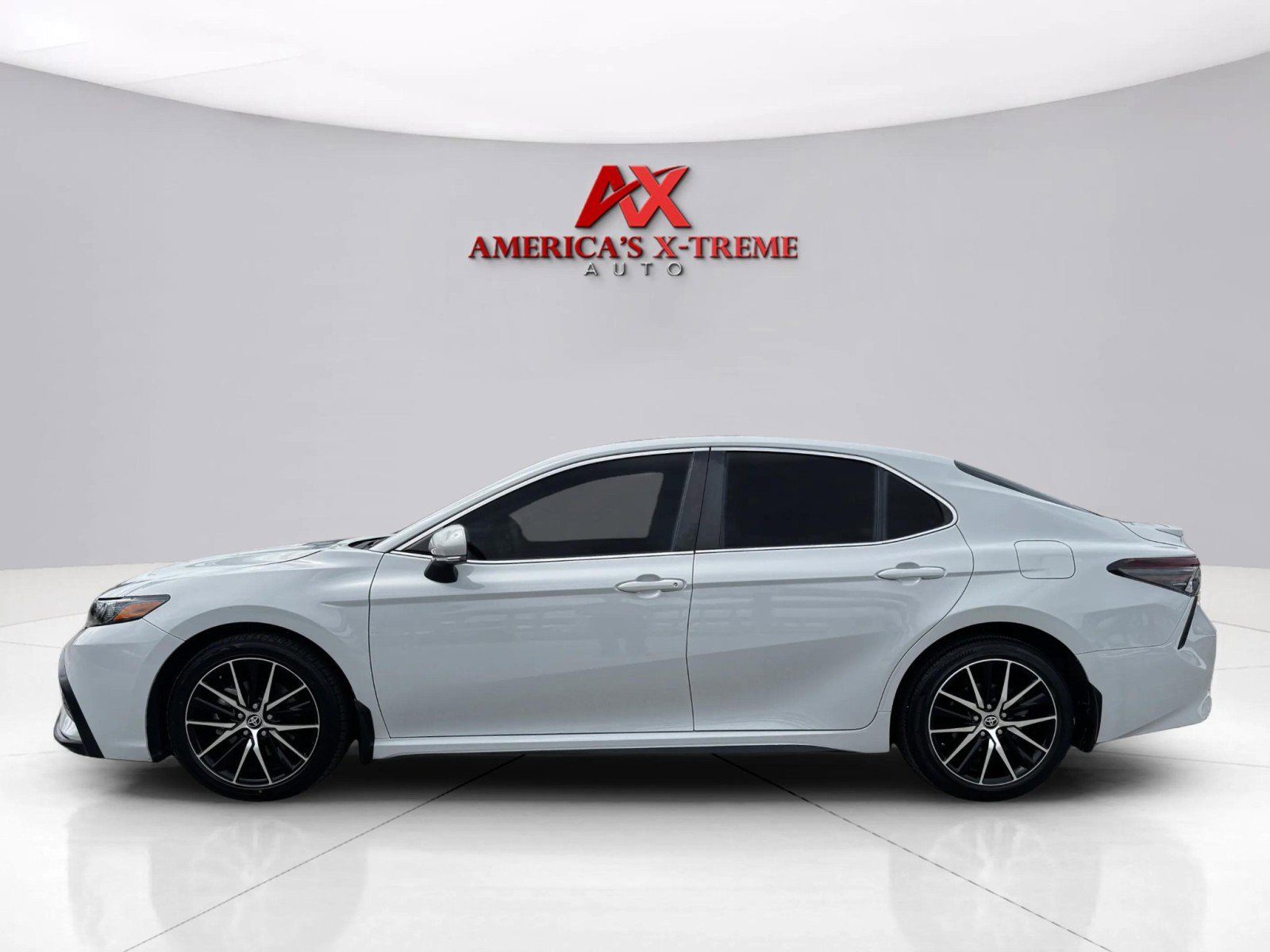 2023 Toyota Camry SE photo 2