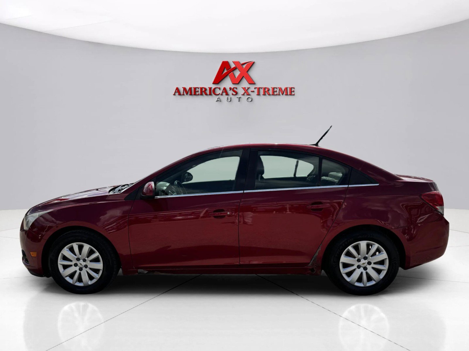 2011 Chevrolet Cruze LT photo 2