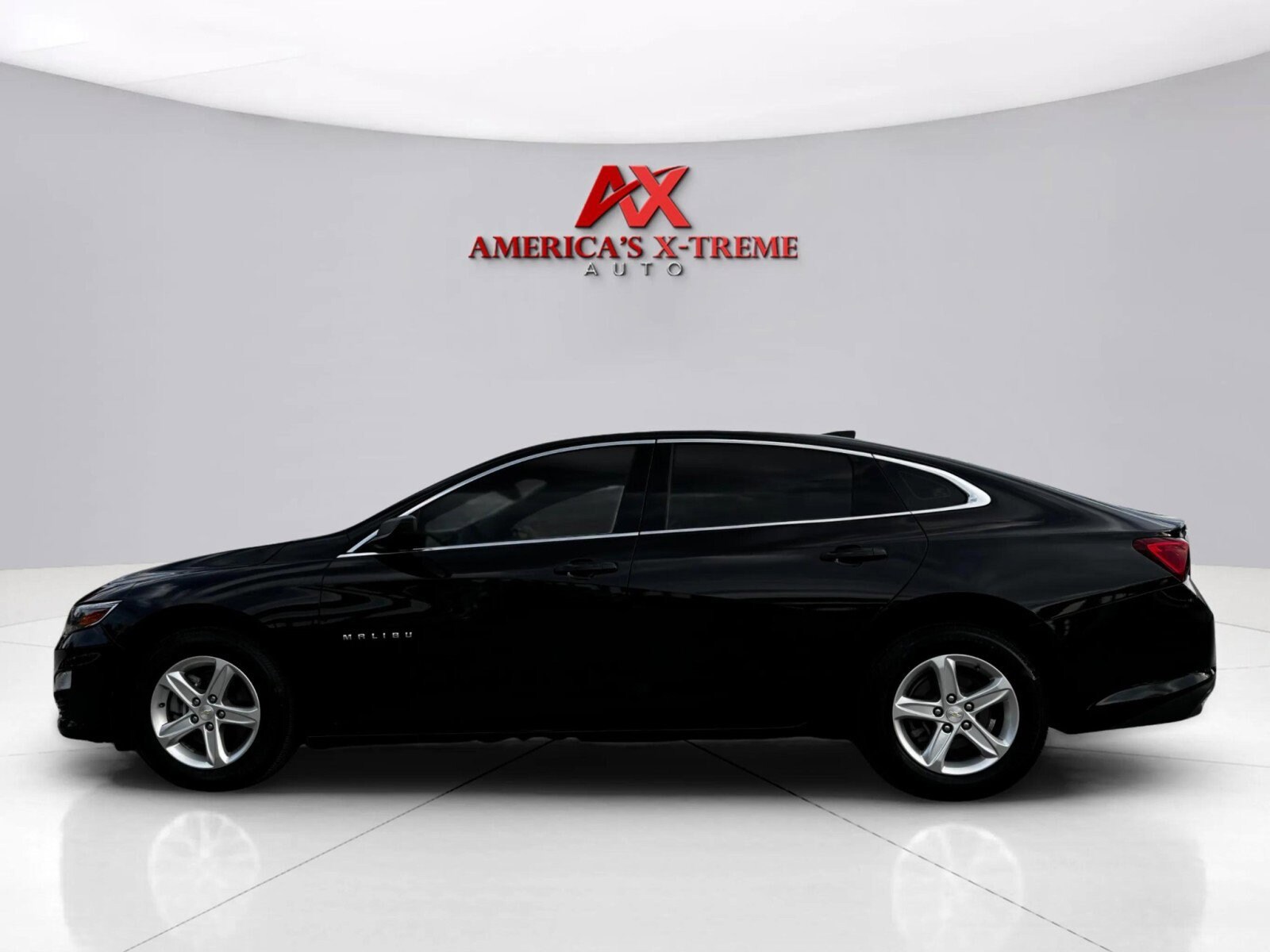 2022 Chevrolet Malibu photo 2