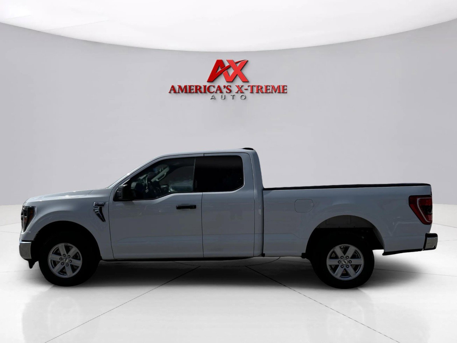 2023 Ford F-150 XLT photo 2