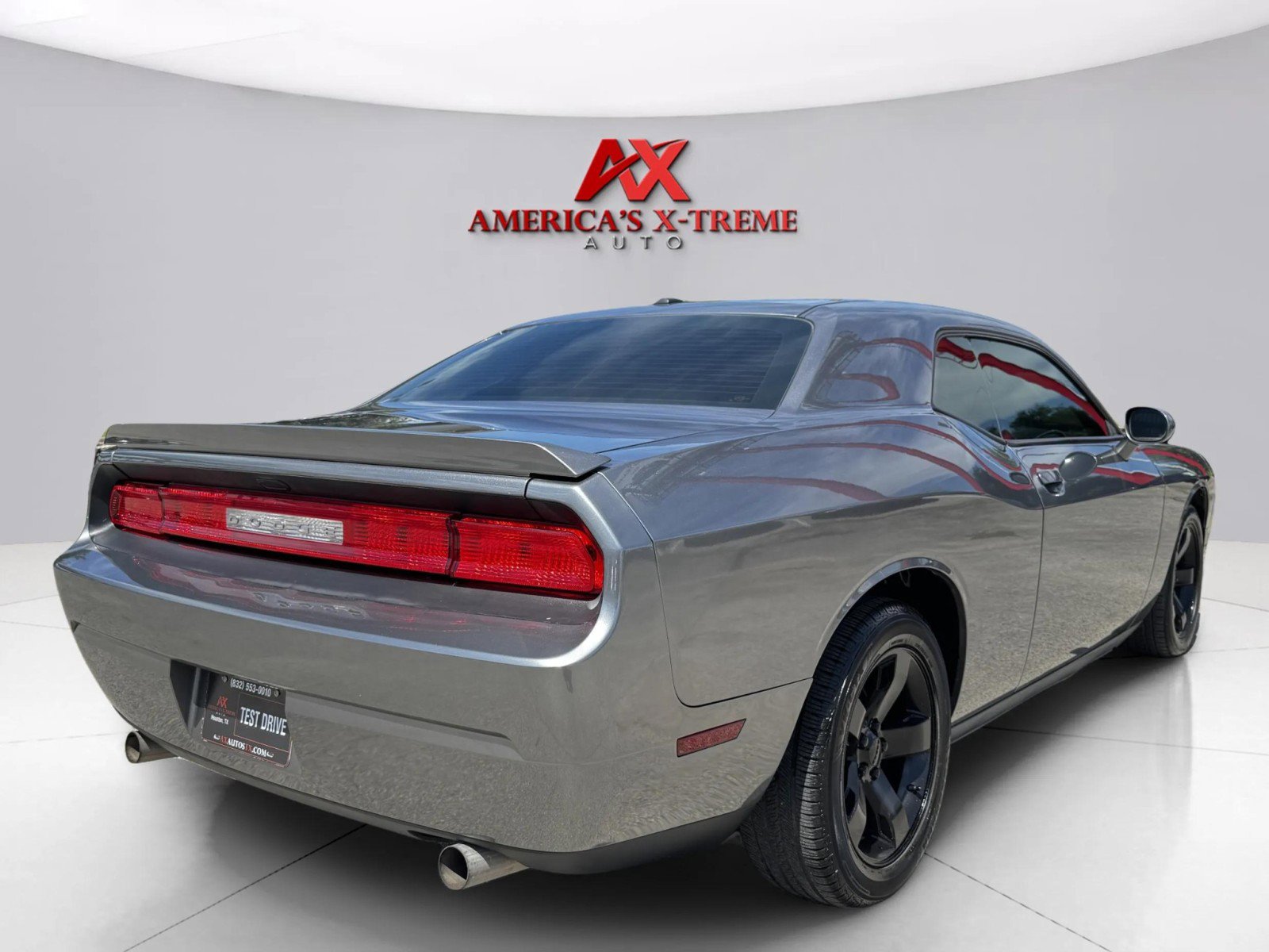 2012 Dodge Challenger R/T photo 4