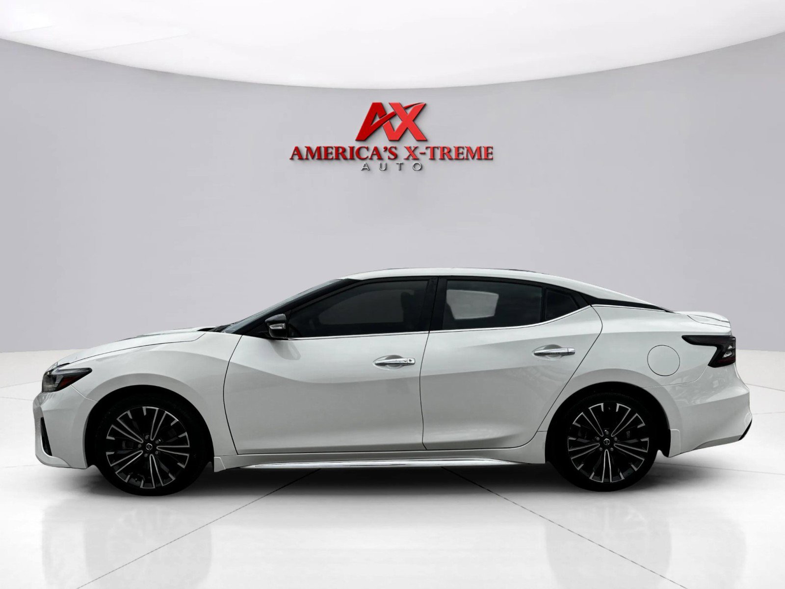 2022 Nissan Maxima SV photo 2