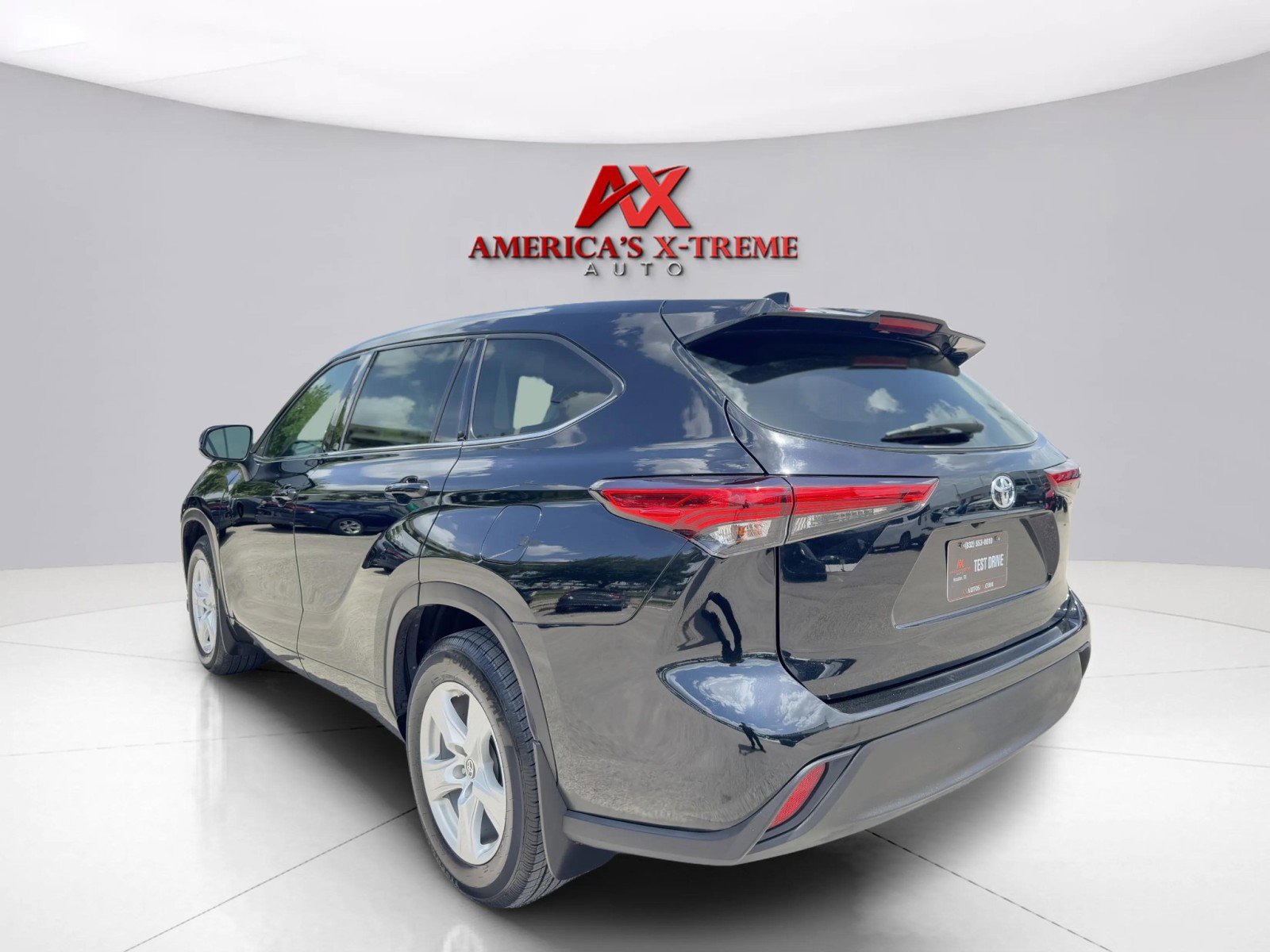2020 Toyota Highlander L photo 3