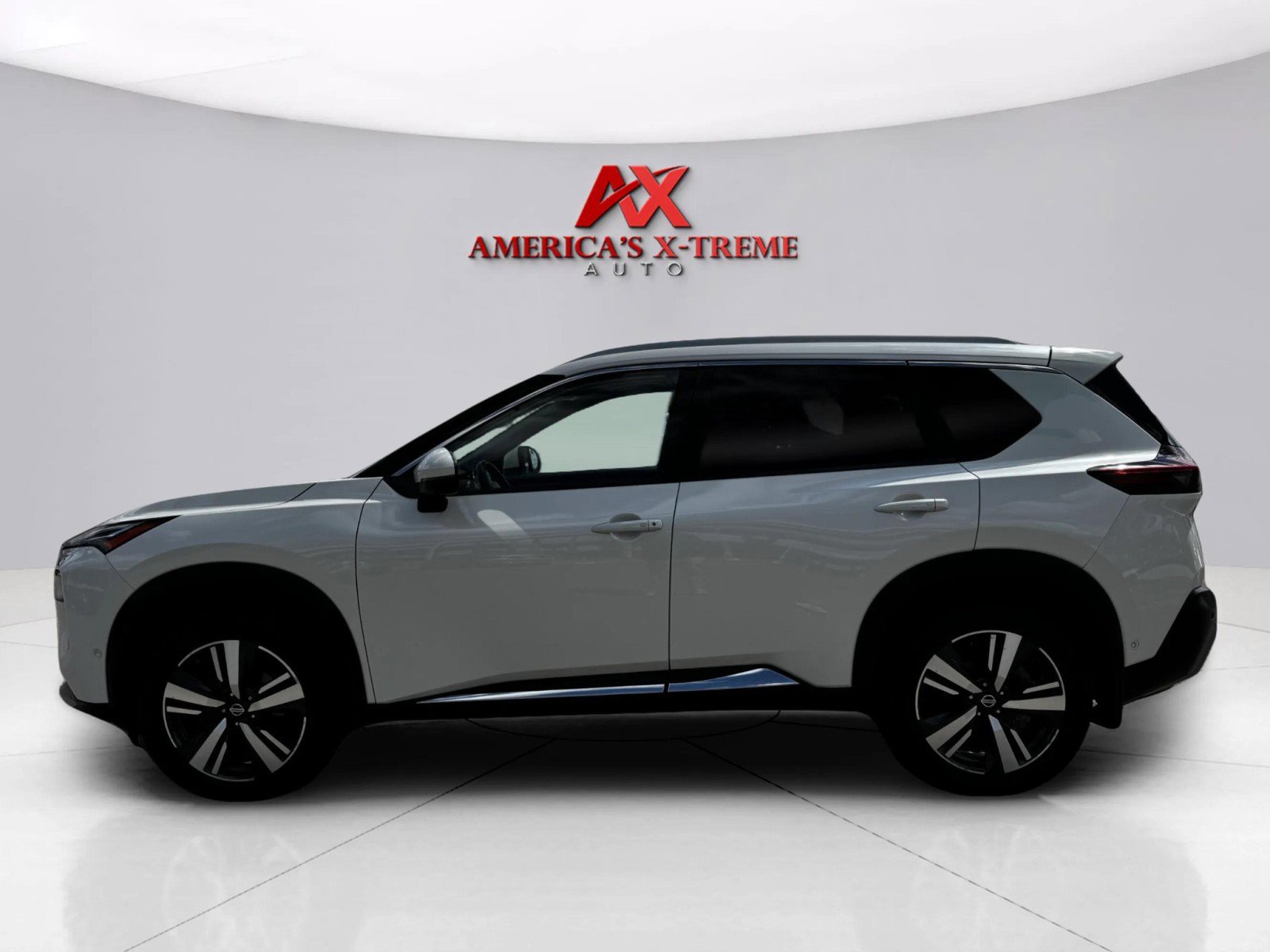 2021 Nissan Rogue Platinum photo 2