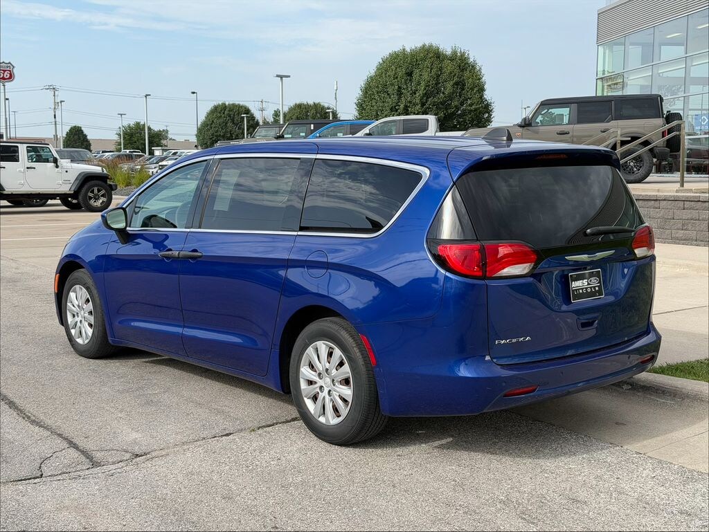 Used 2018 Chrysler Pacifica L Minivan/Van