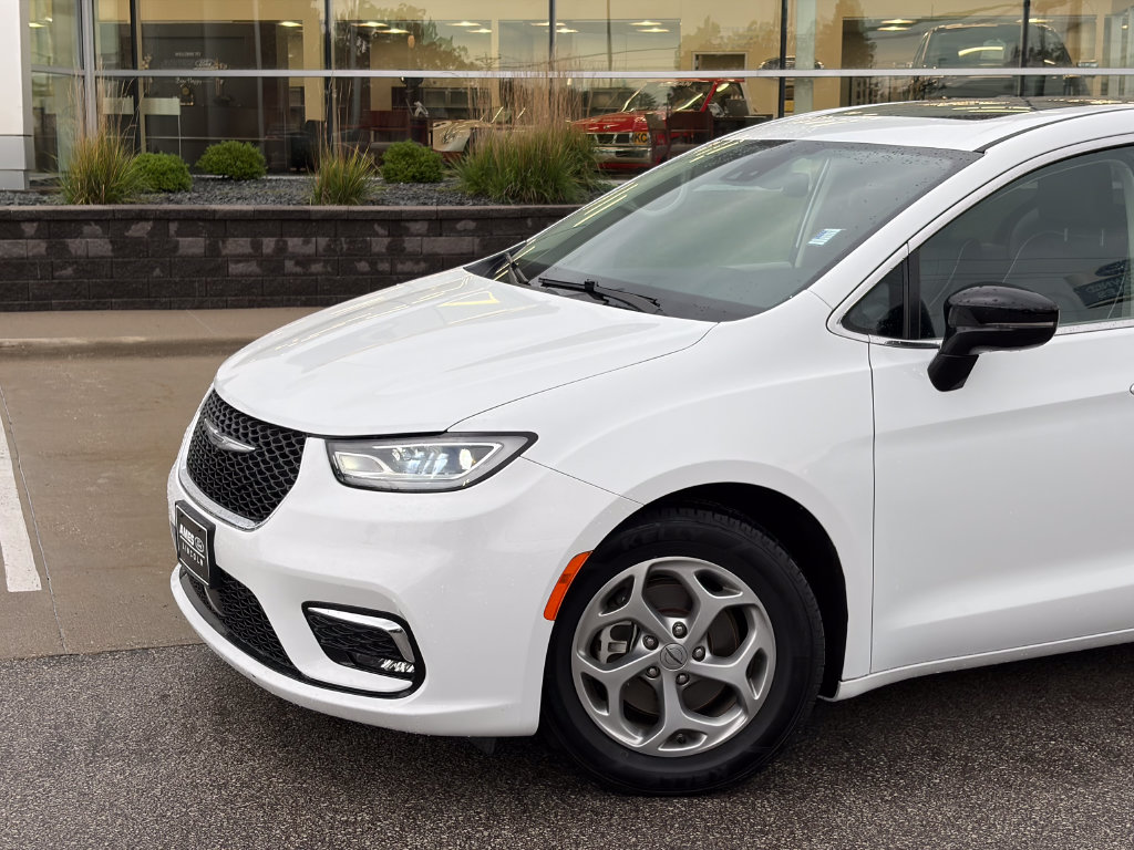 Certified 2024 Chrysler Pacifica Limited Minivan/Van