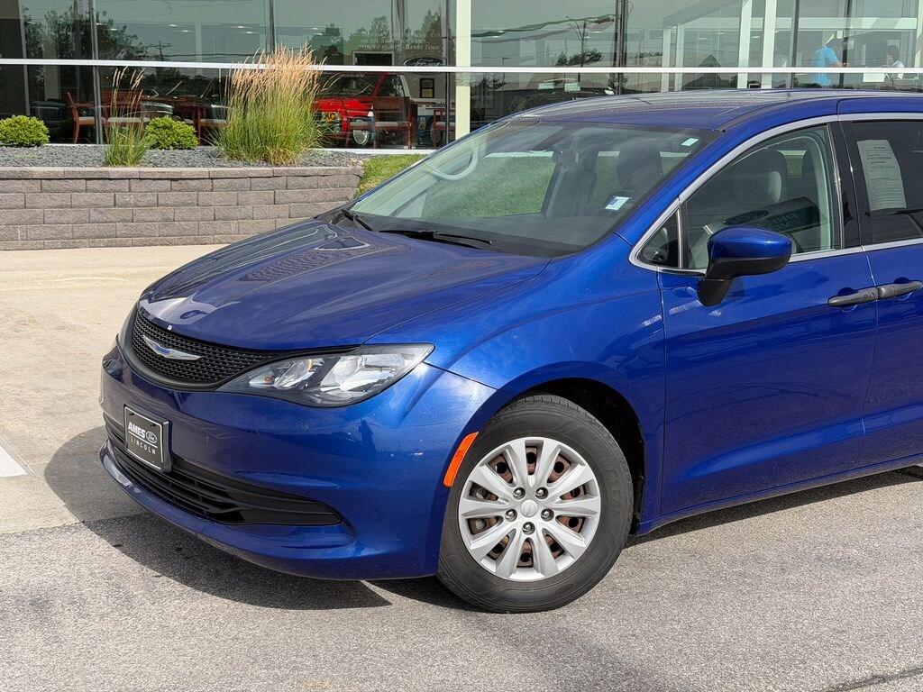 Used 2018 Chrysler Pacifica L Minivan/Van