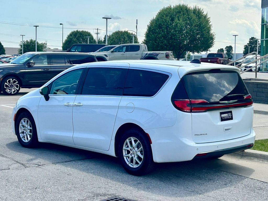 Certified 2023 Chrysler Pacifica Touring L Minivan/Van