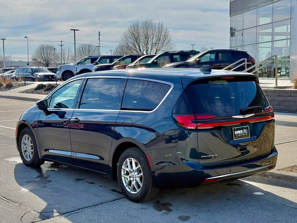 Used 2025 Chrysler Pacifica Select Minivan/Van