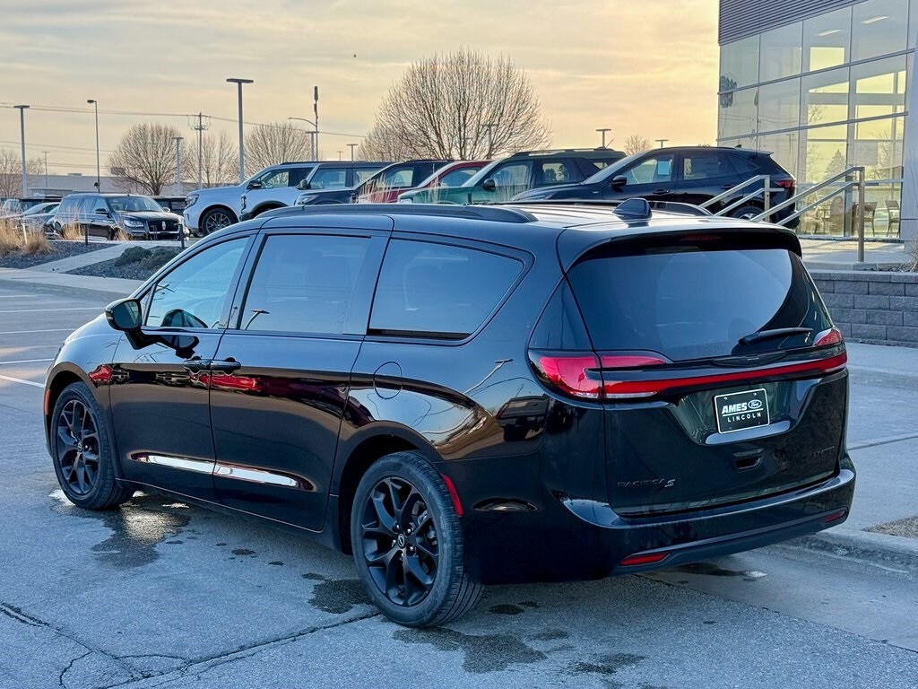 Used 2025 Chrysler Pacifica Limited Minivan/Van