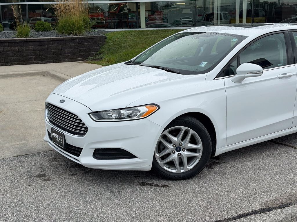 Used 2015 Ford Fusion SE Sedan