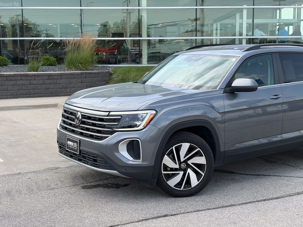 Used 2025 Volkswagen Atlas 2.0T SE w/Technology SUV